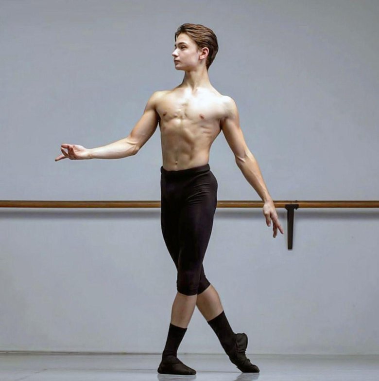 Танцор балета иван поддубняк