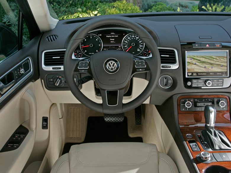 Volkswagen touareg 2012 interior