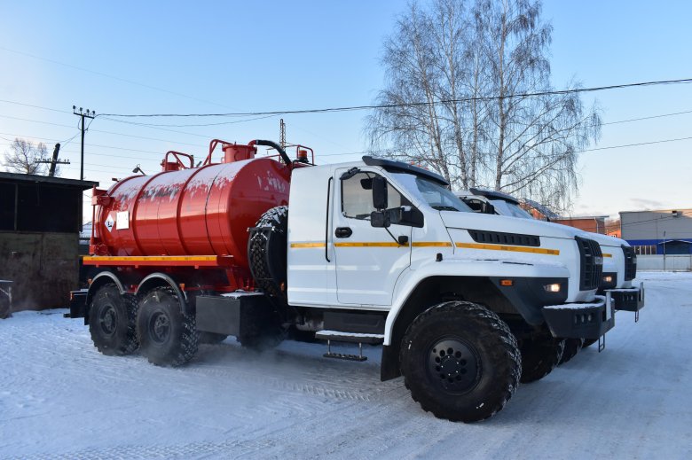 Урал топливозаправщик