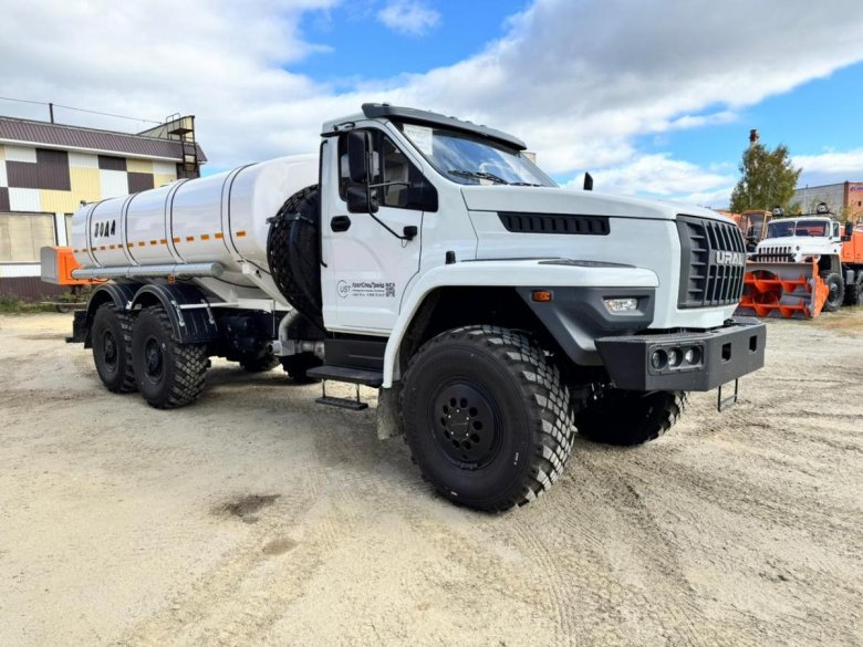 Урал автоцистерна некст