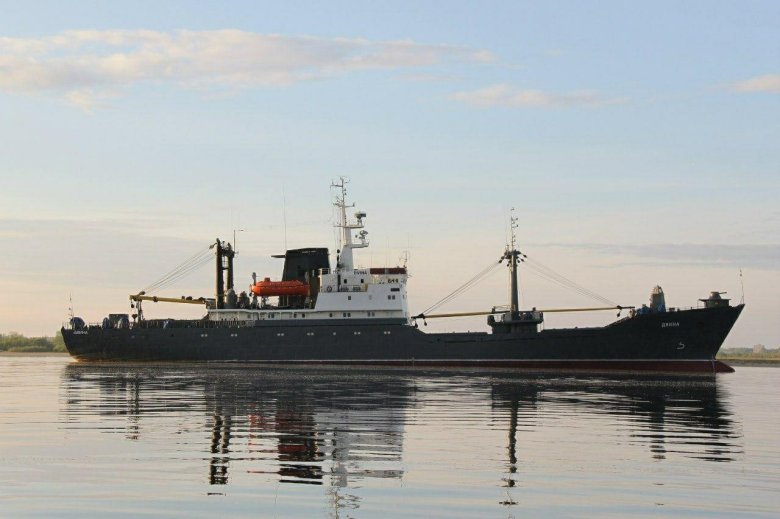 Средний морской сухогрузный транспорт двина