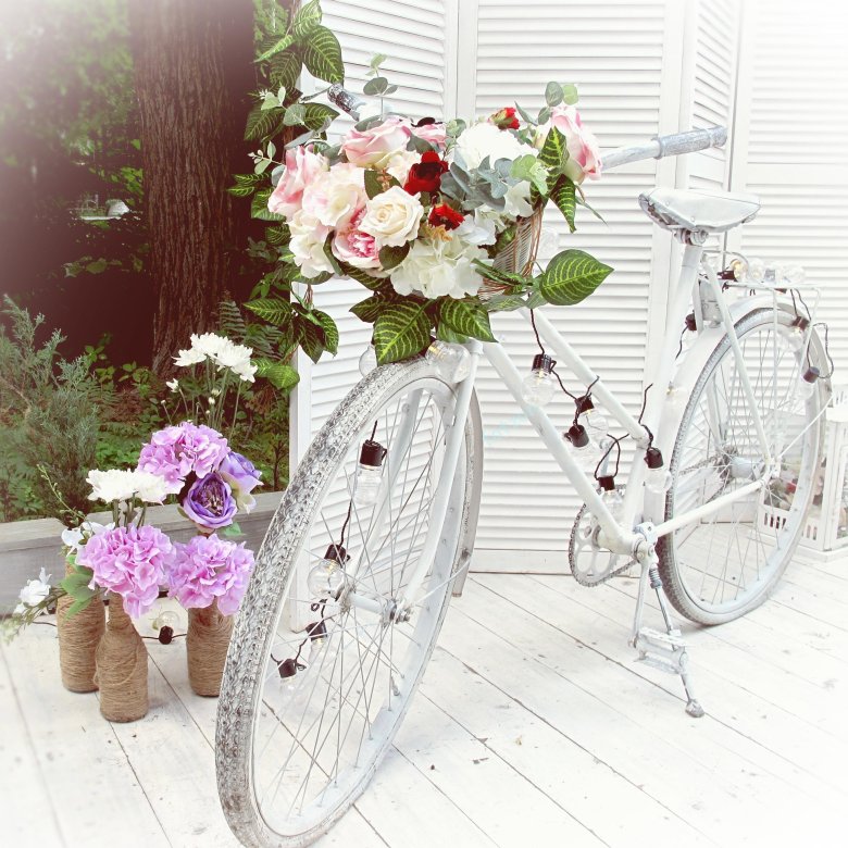 Велосипед с цветами