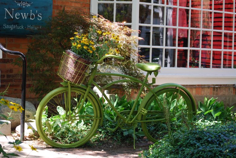 Велосипед в ландшафтном дизайне