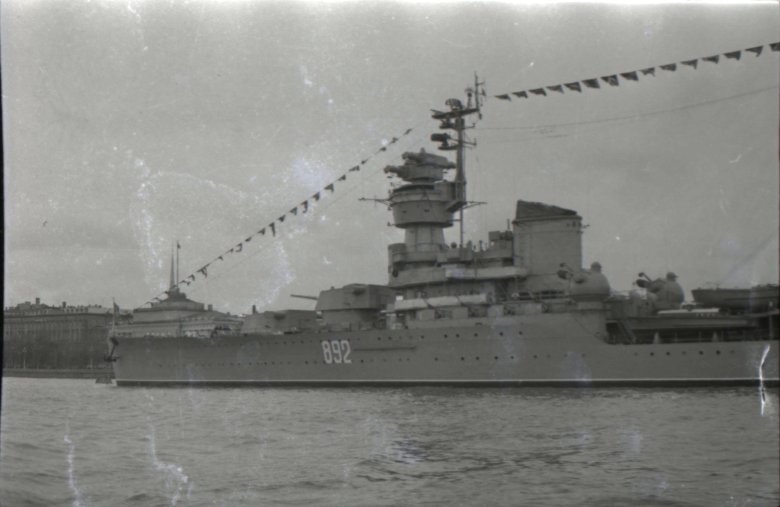 Крейсер октябрьская революция