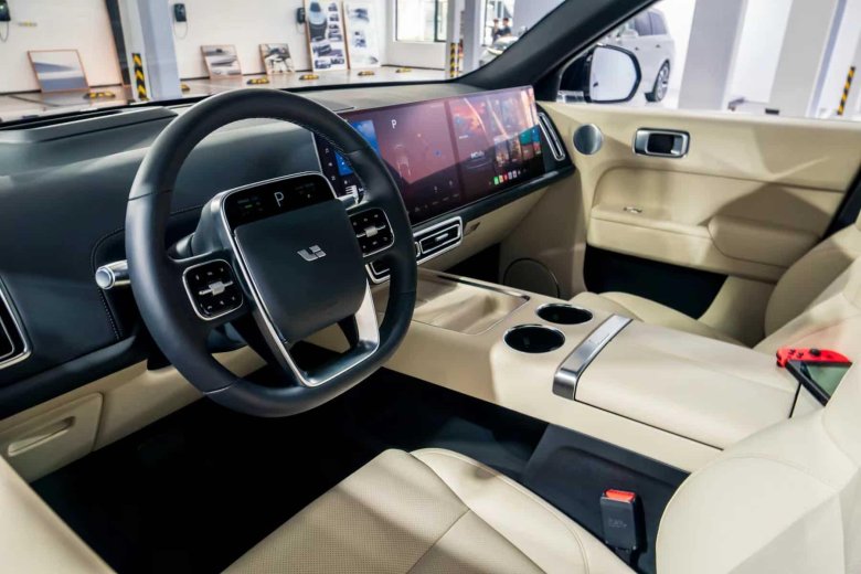 Китайская машина lixiang l9