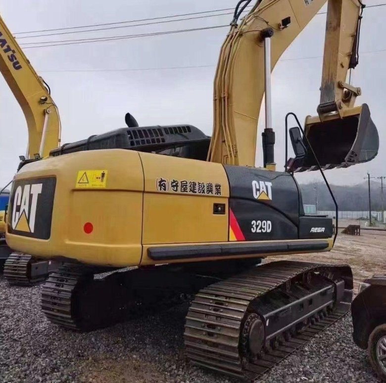 Гусеничный экскаватор