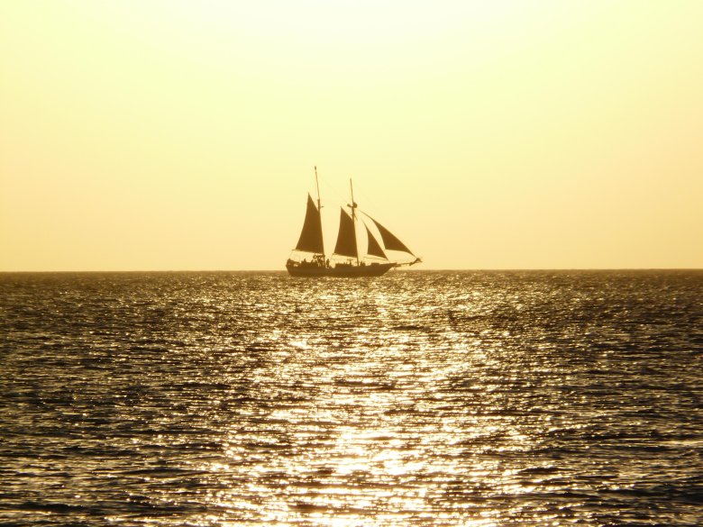 Корабли в море