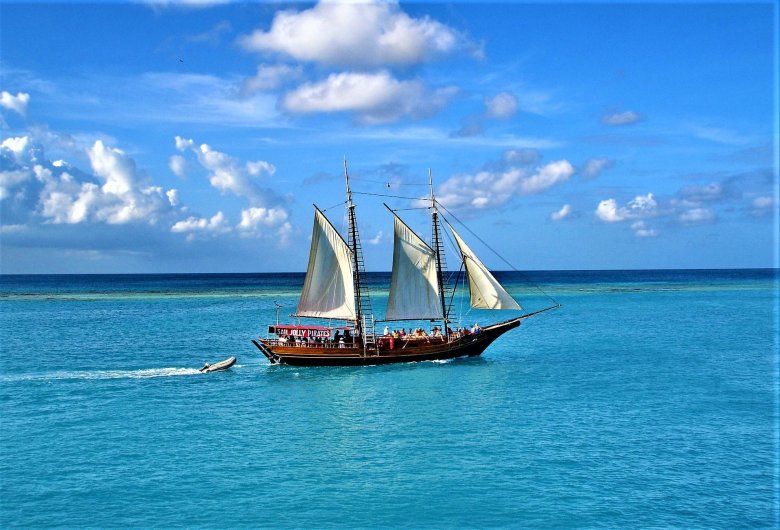 Море парусник