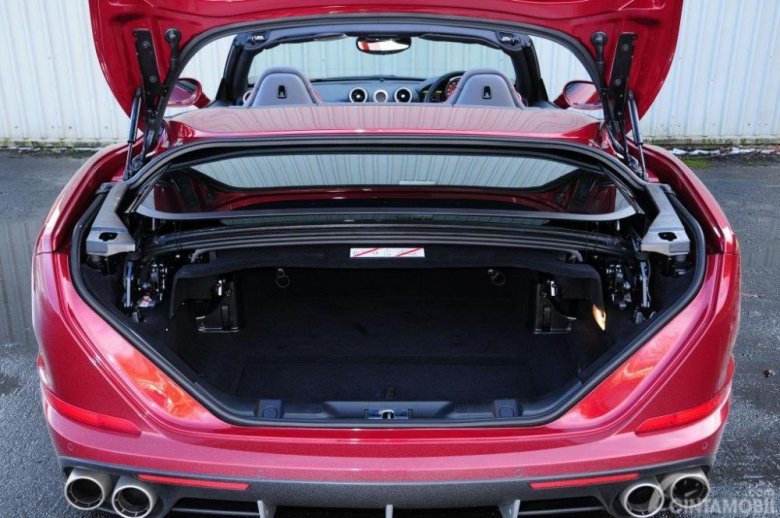 Феррари калифорния багажник