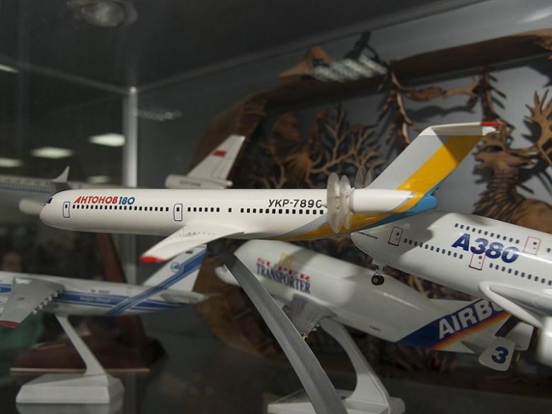 Пассажирский авиалайнер