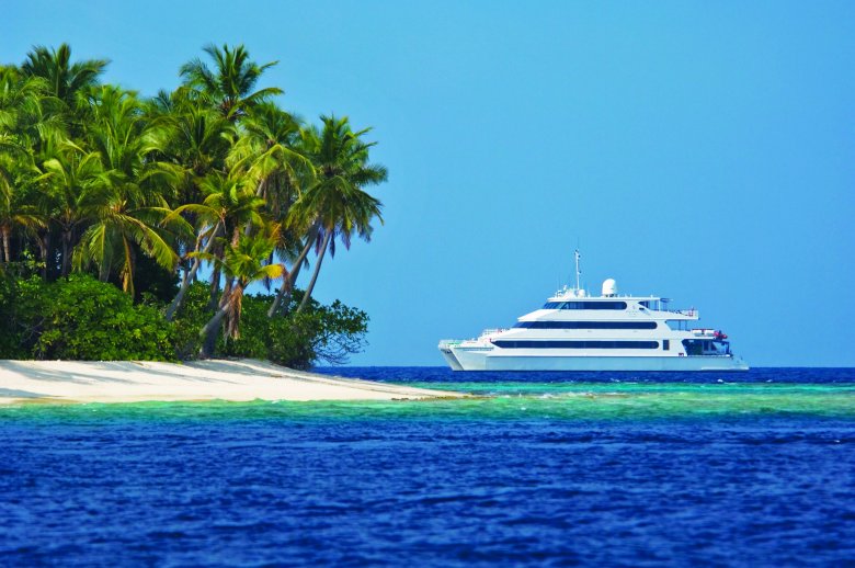 Яхта на мальдивах