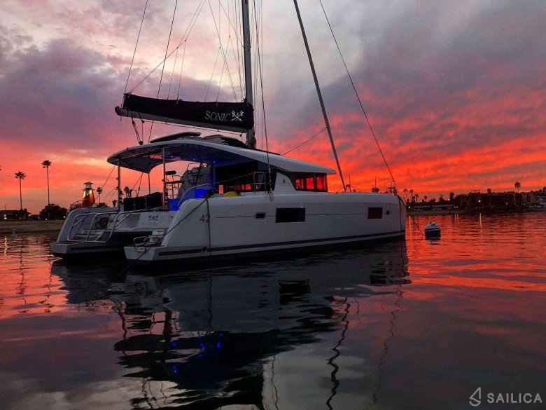 Lagoon 42 катамаран
