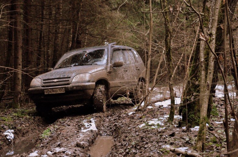 Нива шевроле по грязи