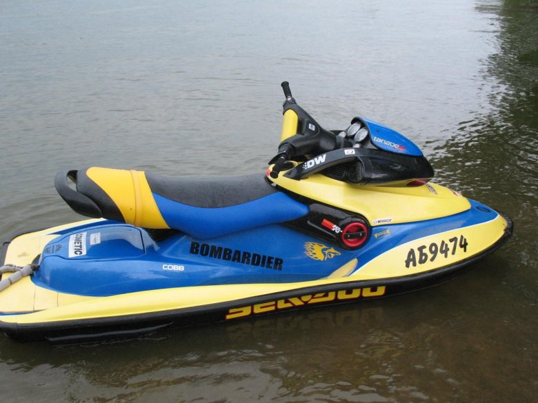 Бомбардир гидроцикл 300