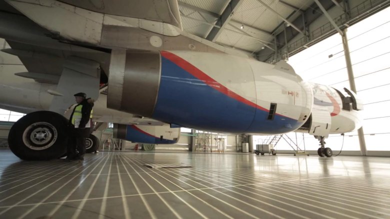 Ангар уральские авиалинии