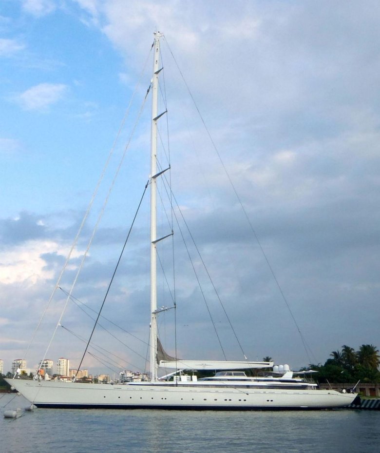 Яхта парусная