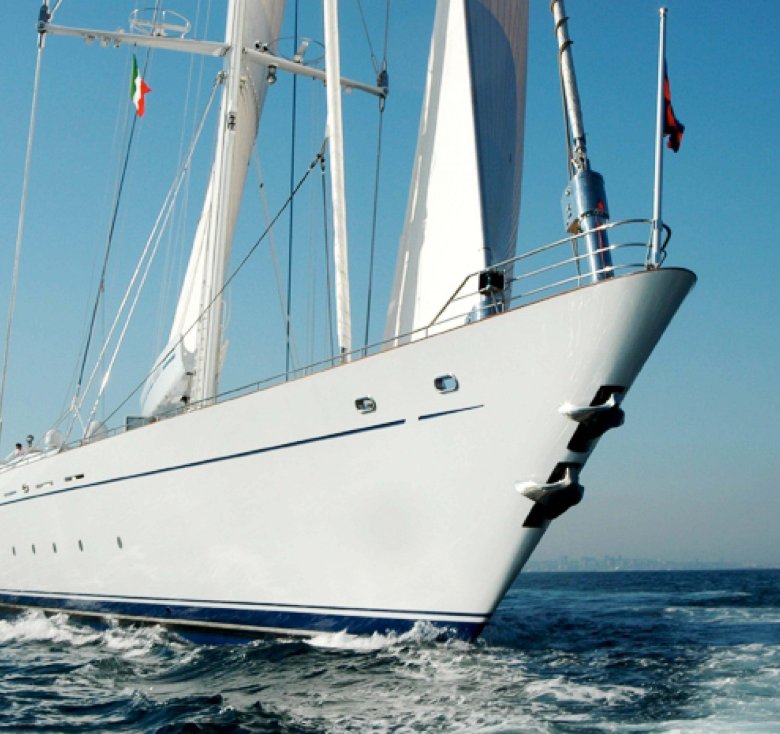 Парусная яхта athena