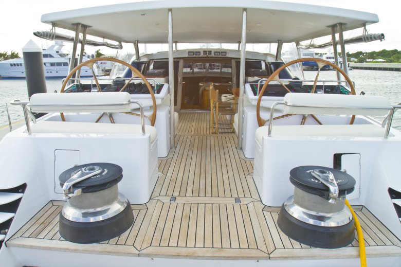 Яхта кэролайн