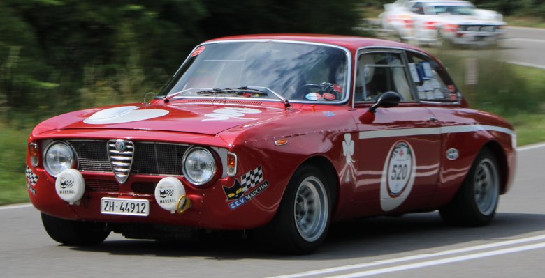 Alfa romeo giulia gta 1970 race