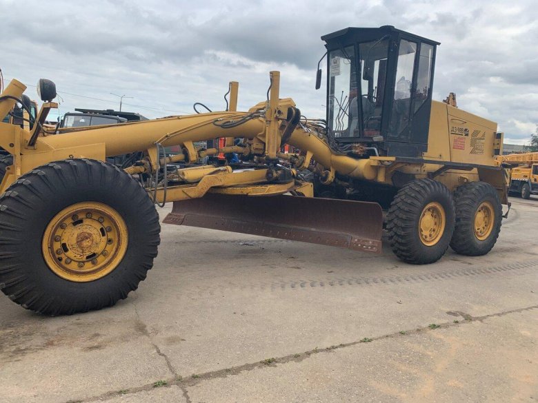 Грейдер катерпиллер 140м