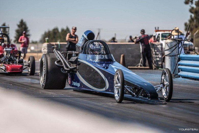 Drag racing dragsters