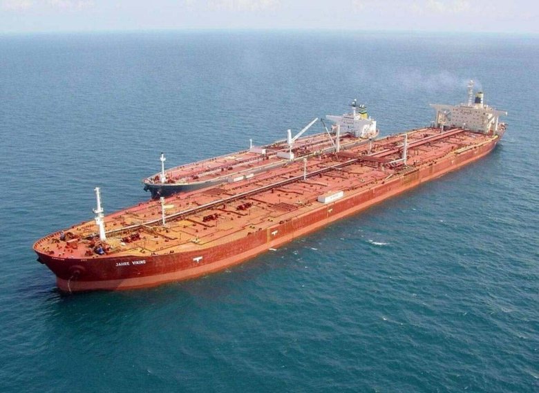 Морской нефтеналивной танкер