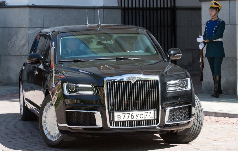 Автомобиль президента рф владимира путина аурус