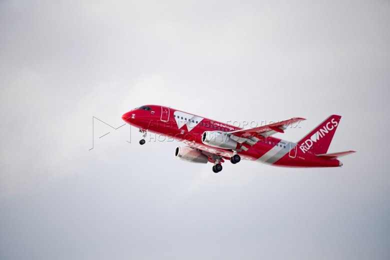 Суперджет 100 самолет ред вингс