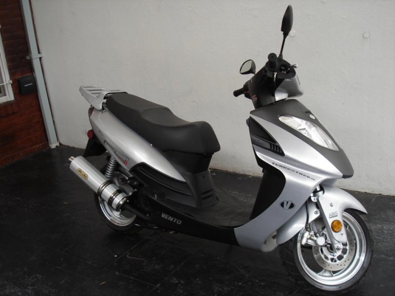 Скутер vento phantom r4i