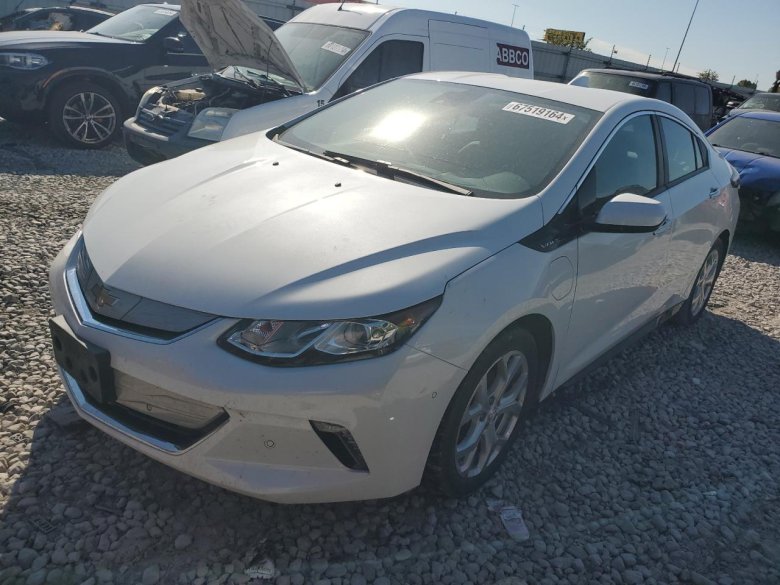 Chevrolet volt 2017 белиь
