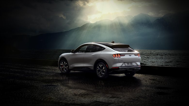 Форд мустанг кроссовер