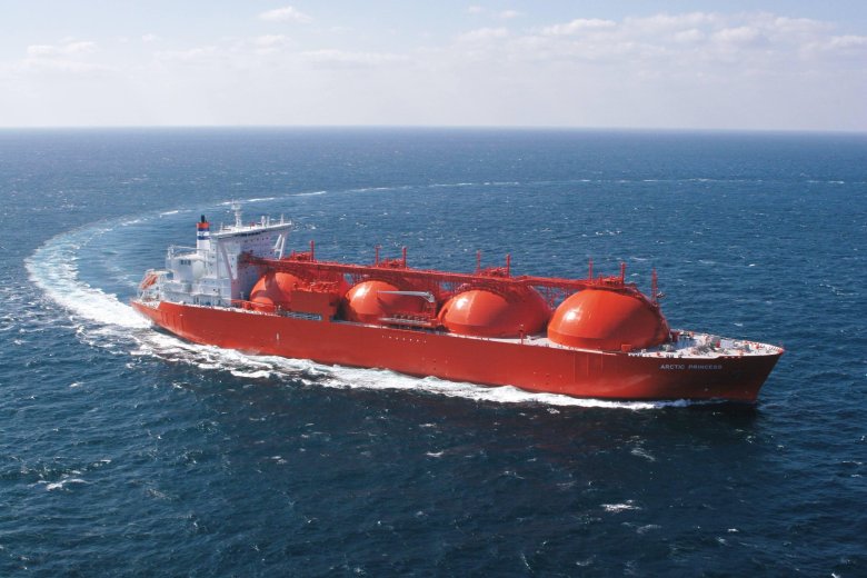 Танкер перевозящий сжиженный природный газ