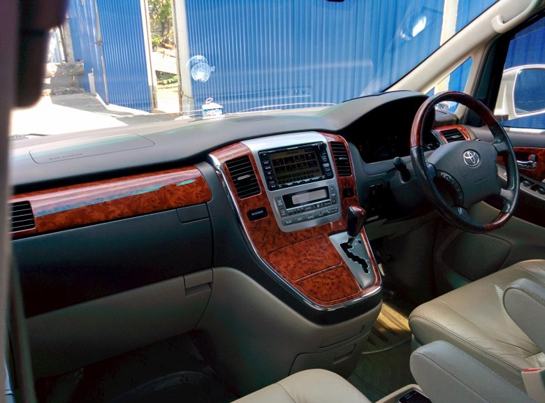 Тойота альфард 2002 года