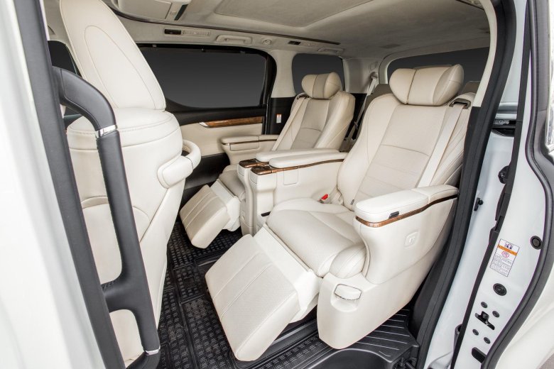 Тойота альфард 2021 салон