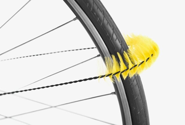 Щетка для колес велосипеда