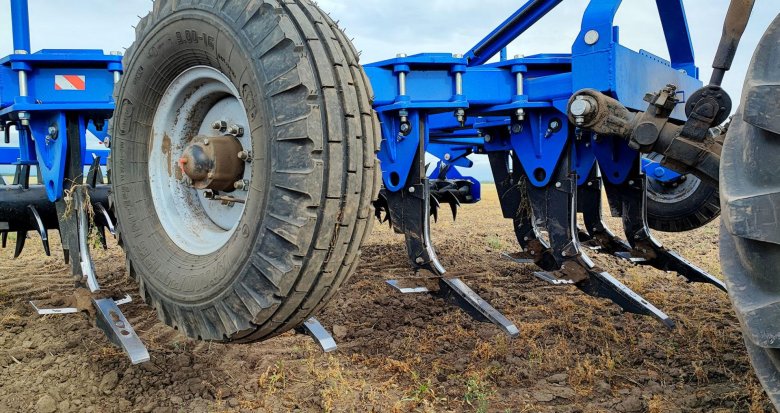 Стойки параплау глубокорыхлитель