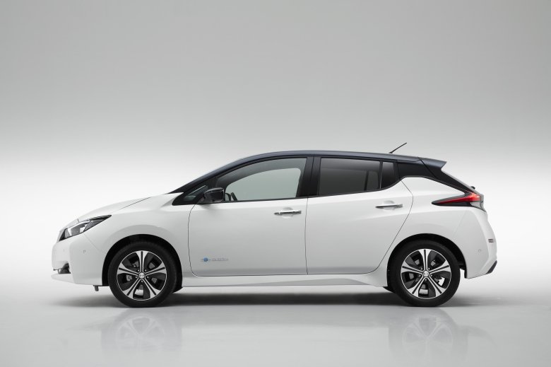 Nissan leaf ze1