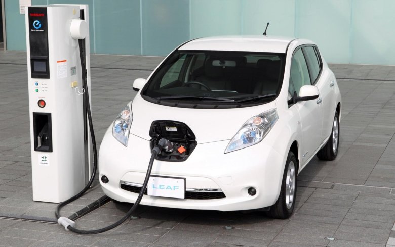 Nissan leaf электромобиль