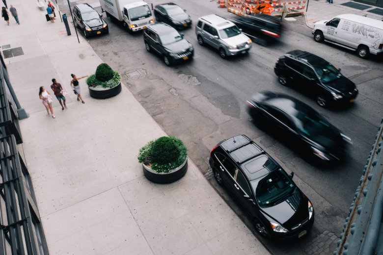 Машина на улице