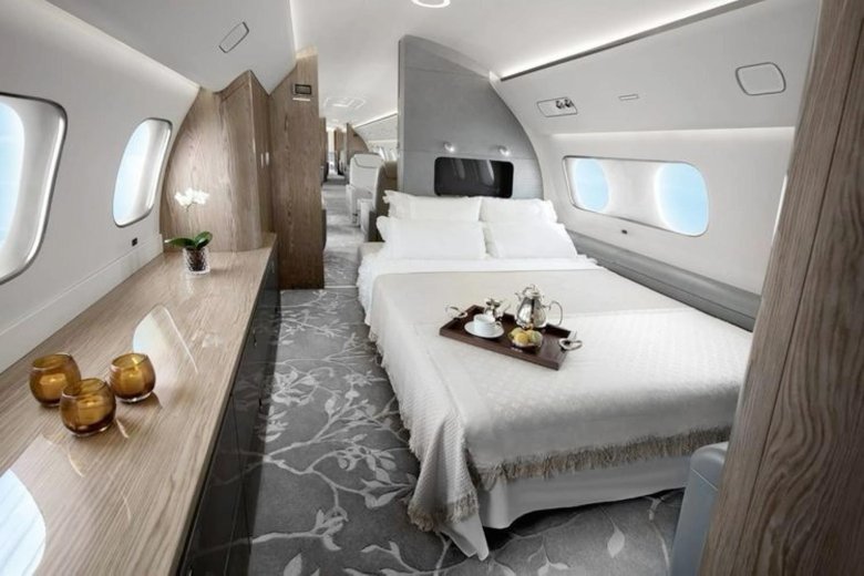 Embraer lineage 1000e business jet