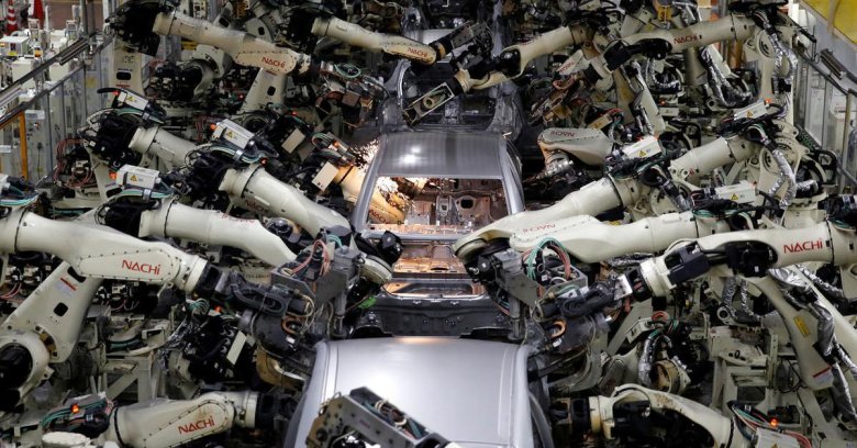 Робот на заводе