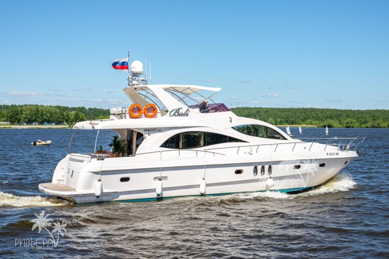 Яхта majesty 66