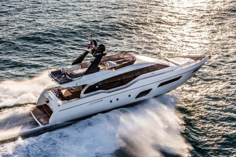 Моторная яхта ferretti