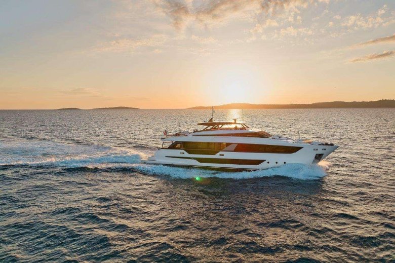 Ferretti 1000 яхта