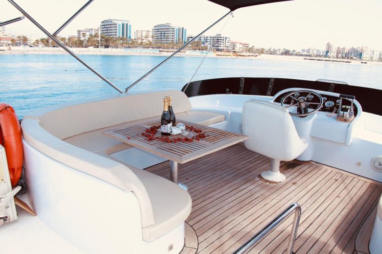 Яхта катамаран