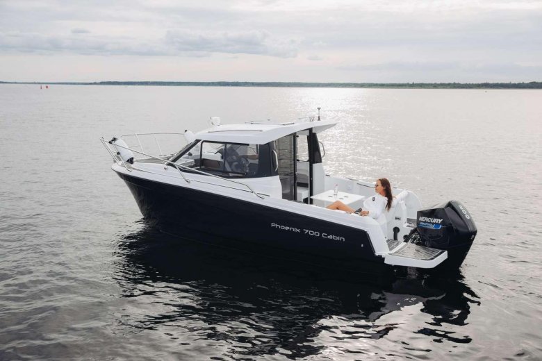 Phoenix 700 cabin