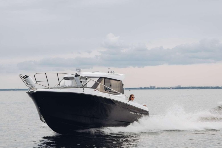 Феникс 700 катер