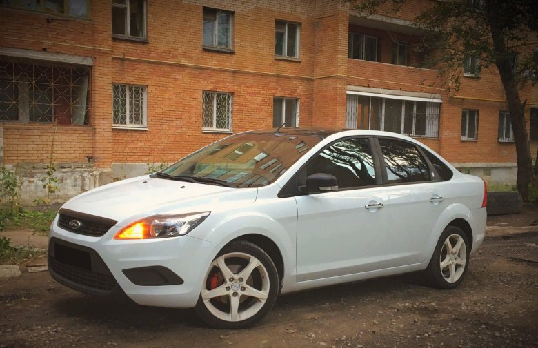 Ford focus 2 рестайлинг седан белый