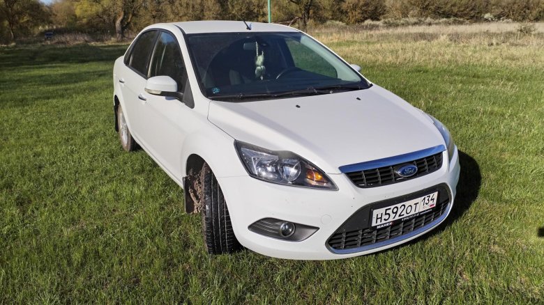 Ford focus 2 рестайлинг седан белый
