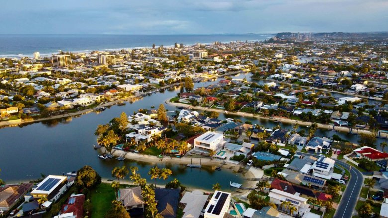 Clear island lake is a residential suburb on the gold coast of australia
